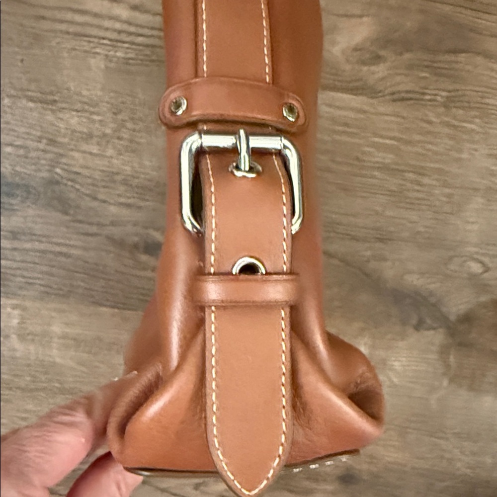 Coach Cargo Tan Leather Shoulder Bag - Picture 7 of 11